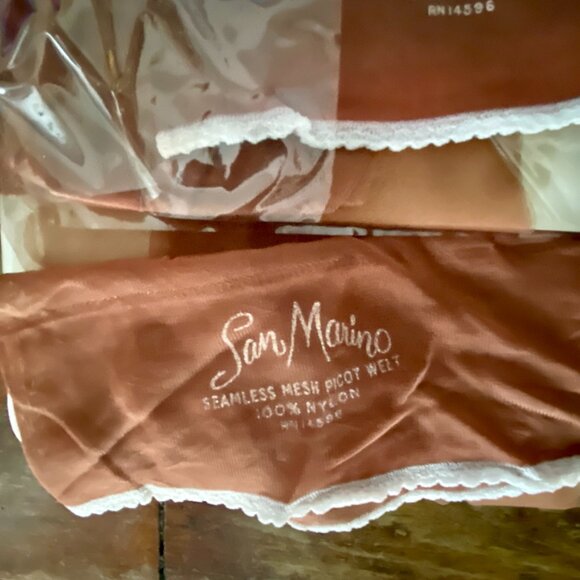 vtg 2 Prs SAN MARINO Seamless Mesh Picot Welt Nylon Stockings Size 10 Sunset NIB - Picture 4 of 6